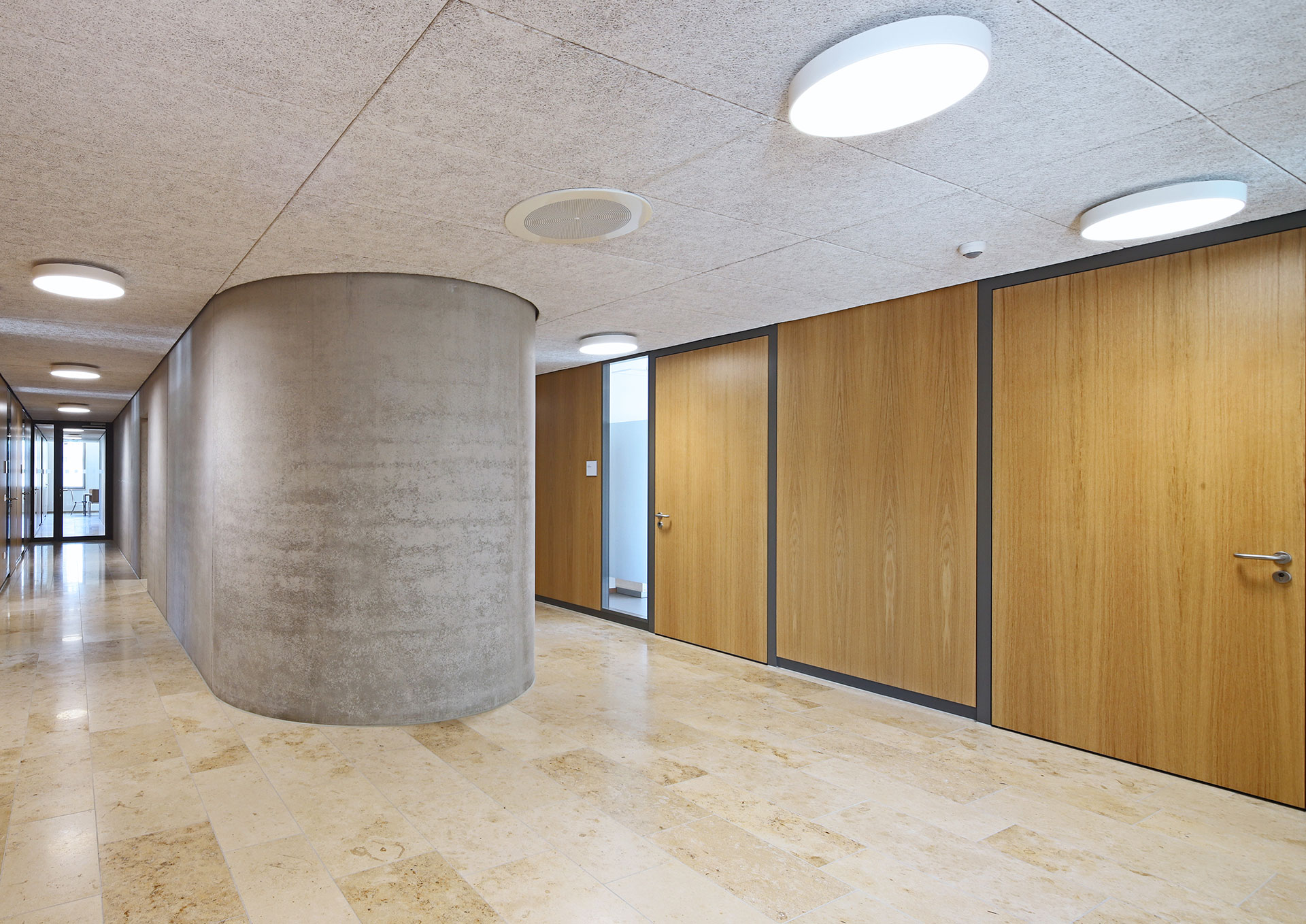 Wohn_ und Geschäftsgebäude mit Fahrradstation